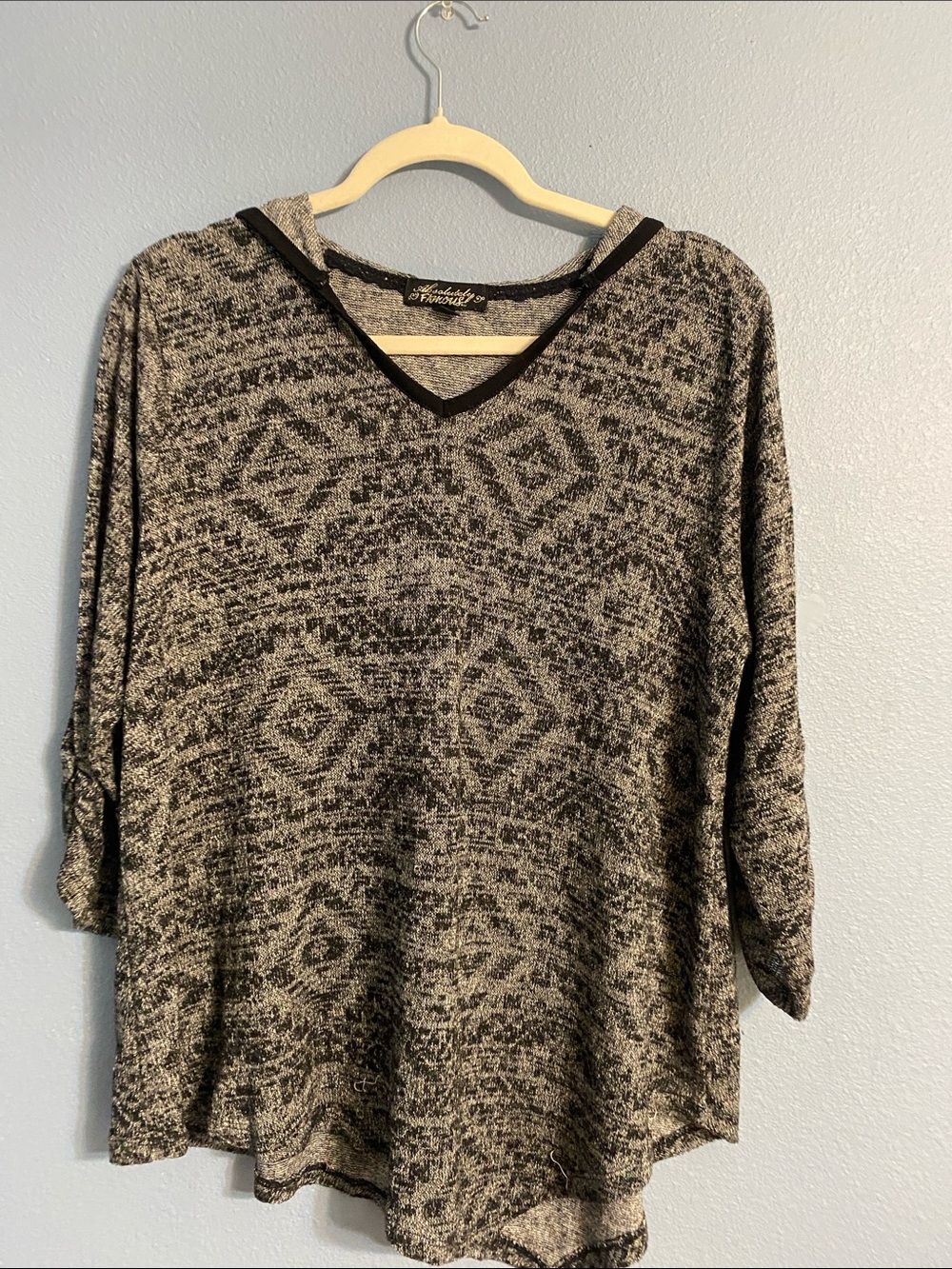 Absolutely Famous Black and Gray Patterned V-Neck Sweater